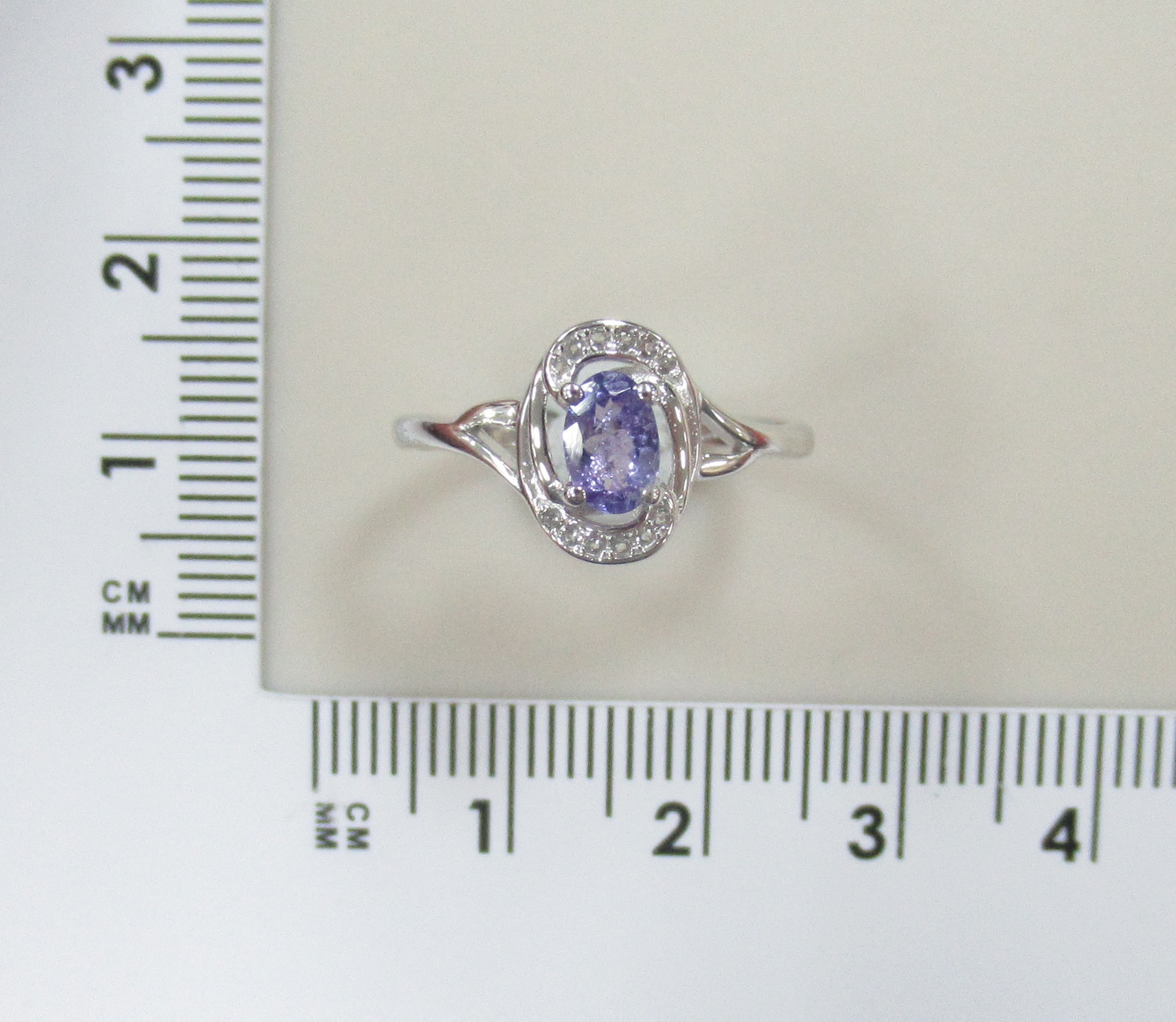 Серебряное кольцо с танзанитом